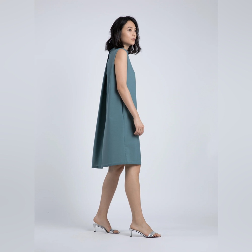 KAAREM Vase Back Open Pleat Dress - Picture 2 of 5